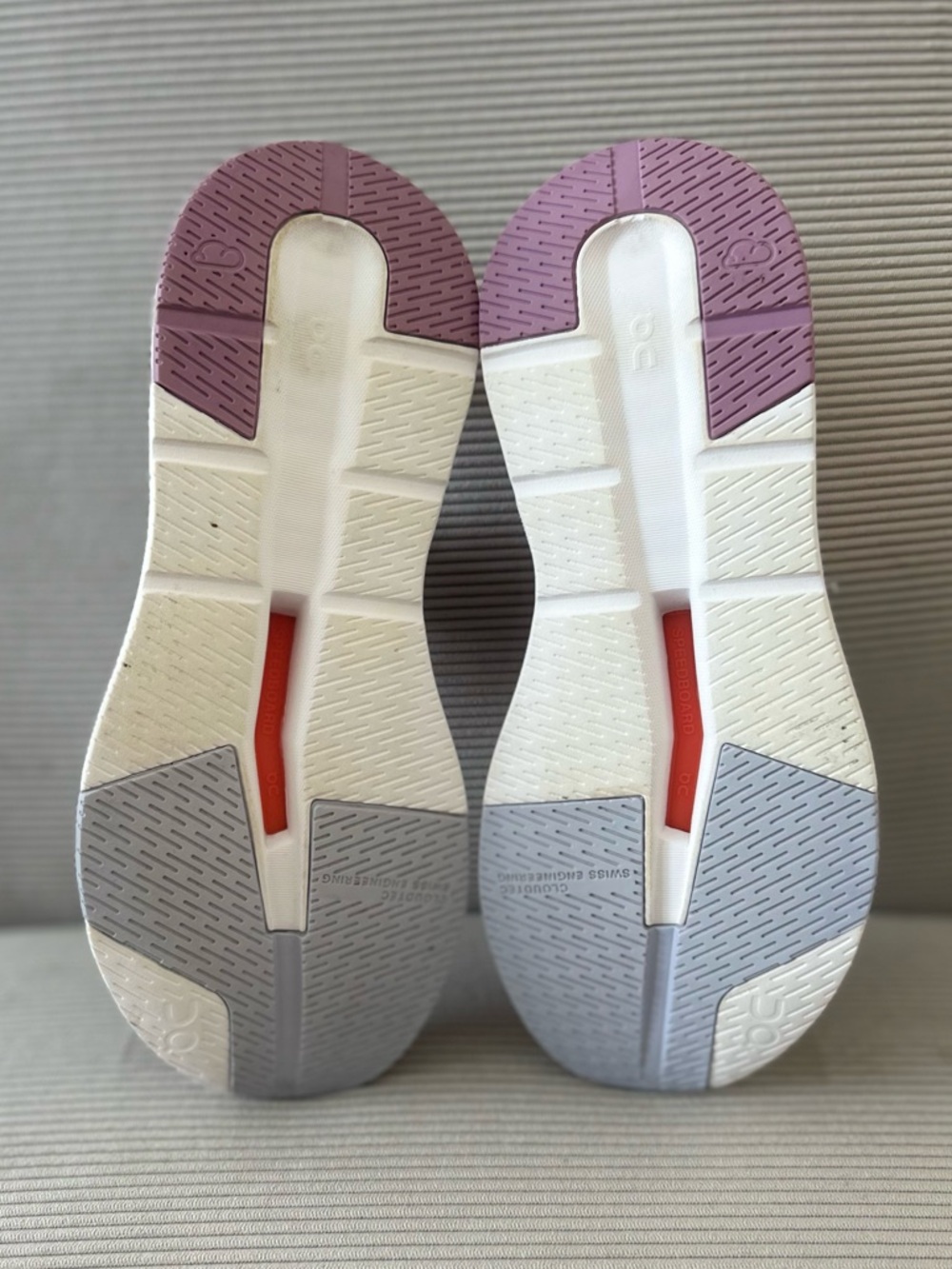 On Running Women’s On Cloudeasy sneakers in the Orchid/Lavendula size 9.5 - Picture 8 of 10